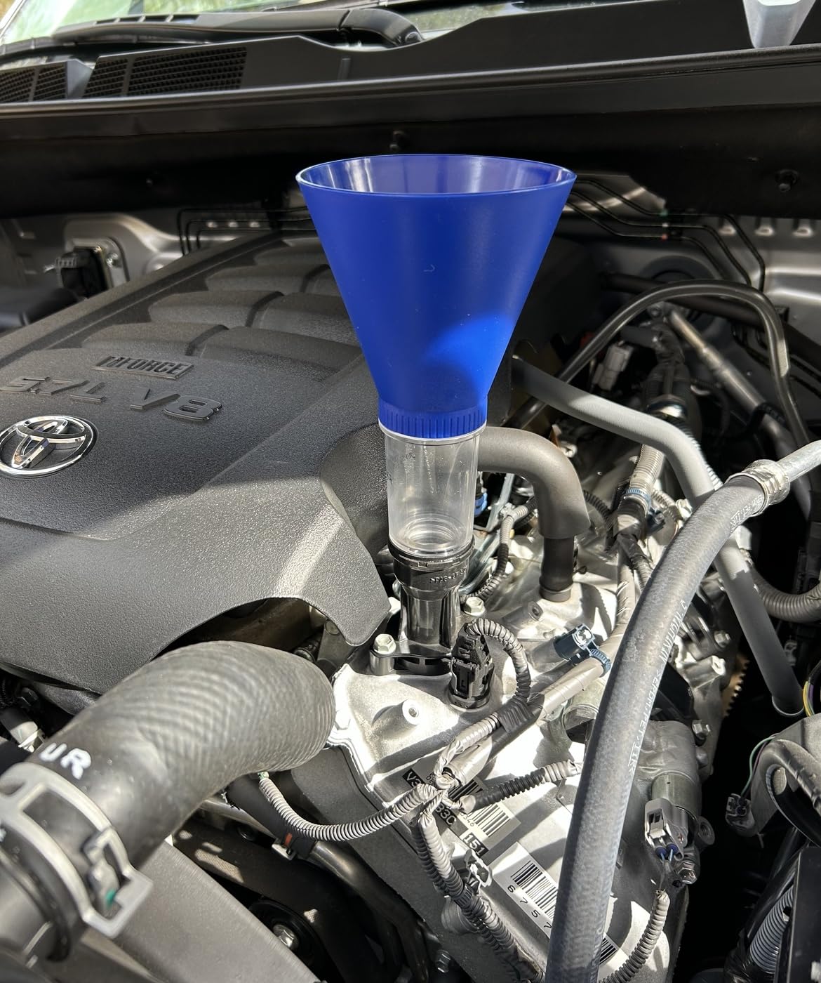 Locking Oil Funnel | Toyota Lexus Scion | No-Spill Tool Screws Directly INTO Filler | Fast & Easy Oil Change/Fill with No Mess!