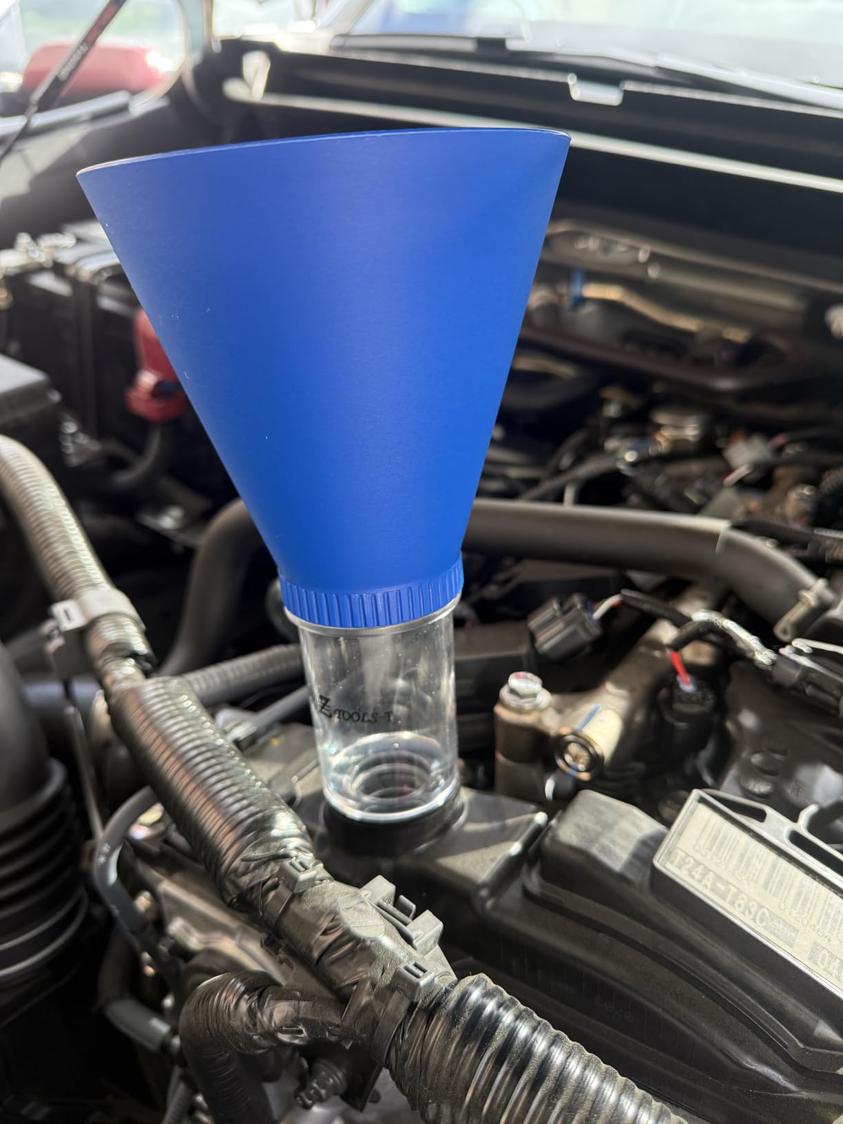 Locking Oil Funnel | Toyota Lexus Scion | No-Spill Tool Screws Directly INTO Filler | Fast & Easy Oil Change/Fill with No Mess!